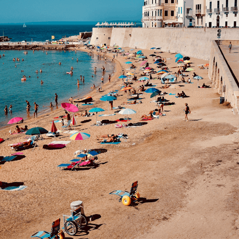 Walk just three minutes to the gorgeous Gallipoli Beach