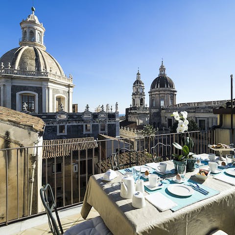 Enjoy alfresco and wine dining amongst church domes