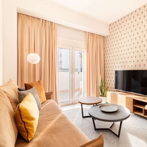 Relax in front of the TV as the sunlight pours in from the balcony door