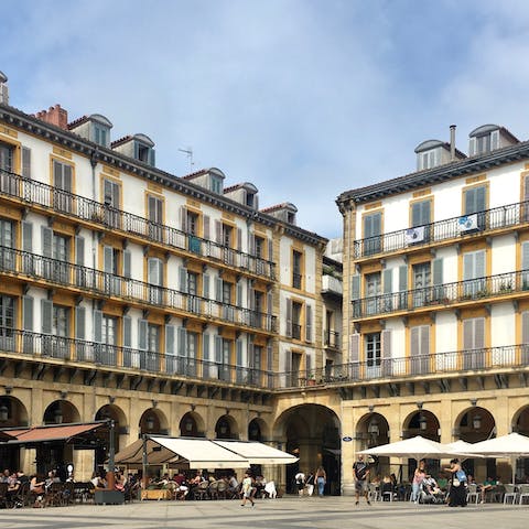 Walk to the Old Town in just ten minutes