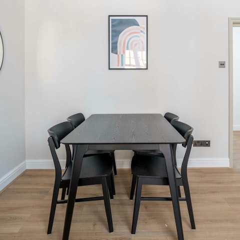 Plan your activities over a fry-up breakfast in the bright living-dining space