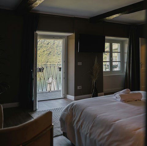 Marvel at the lake view from the comfort of your bed