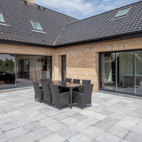 Gather outside to enjoy alfresco feasts with your loved ones