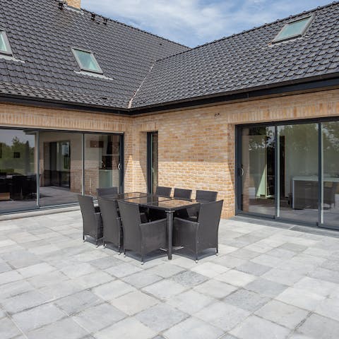 Gather outside to enjoy alfresco feasts with your loved ones