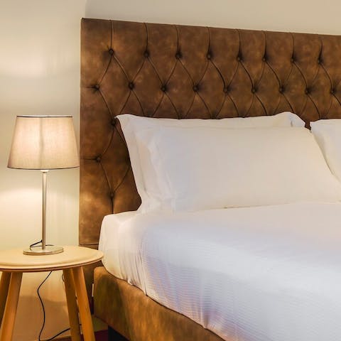 Sleep well in the large tufted bed