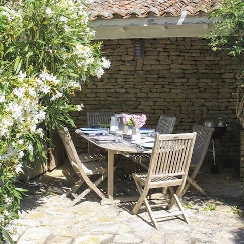 Enjoy an alfresco dinner in this intimate seating area