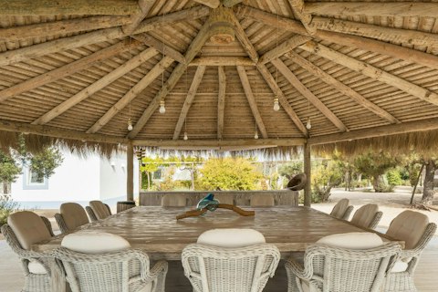 Gather in the shade to share a leisurely alfresco lunch