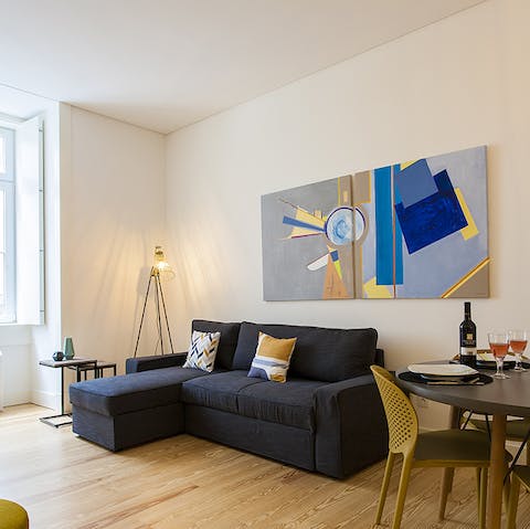 Stretch out on the corner sofa with your holiday reads – the window and lamp provide plenty of light