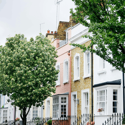 Discover Chelsea's eateries and shops on foot