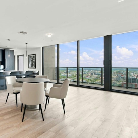 Look out over the city as you dine