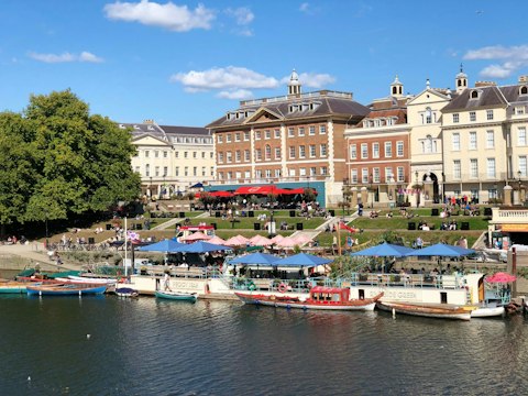 Stay a twenty-minute stroll from the heart of Richmond