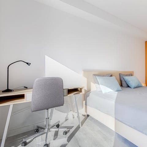 Keep an eye on work at the laptop-friendly deskspace