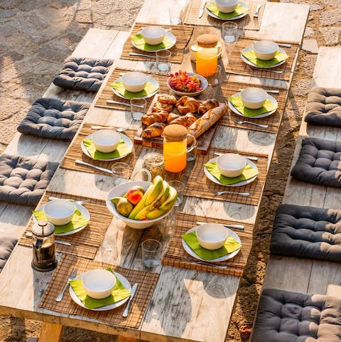 Entertain friends alfresco-style