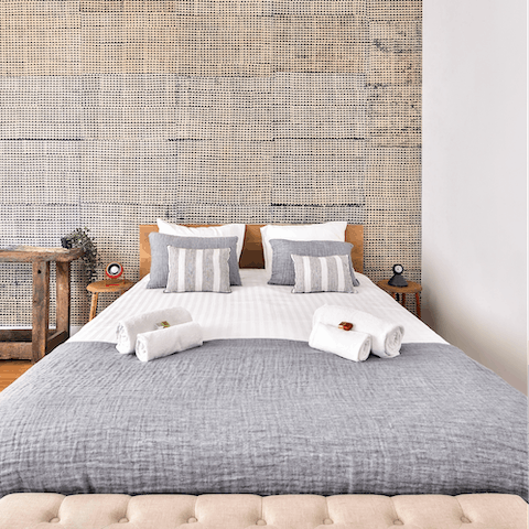 Wake up feeling rested in the comfortable bed, ready for another day of sightseeing