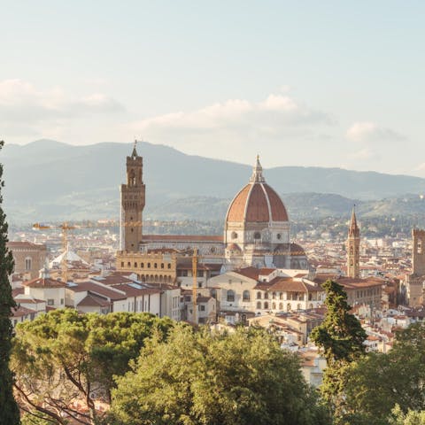 Explore the city of Florence, including Piazza della Signoria, on your doorstep