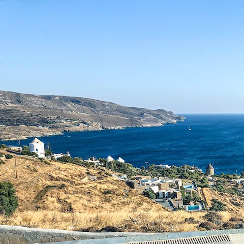 Explore the tranquil island of Kea – a one hour ferry from the capital