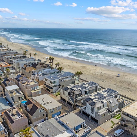 Experience living on the sandy shores of Mission Beach