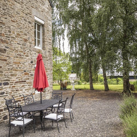 Sit out and enjoy meals alfresco as you breathe in the fresh air and the kids play on the grass