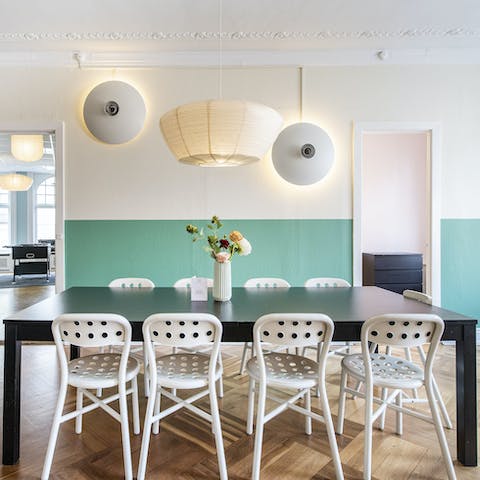 Lay the table for a banquet-worthy brunch – there’s room for you all