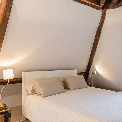Have a good night's rest in the comfy bedroom