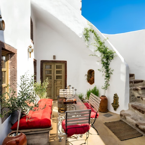 Look forward to alfresco lunches of tasty Greek fare