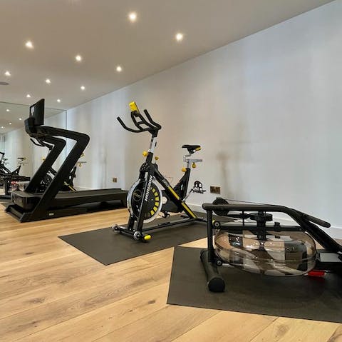 Keep up your workout routine in the well-equipped home gym