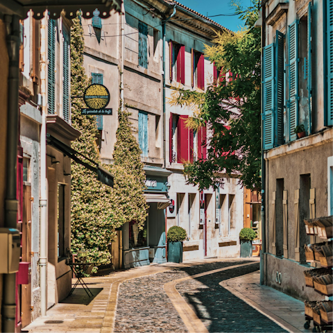 Stay a five-minute drive from Saint-Rémy-de-Provence