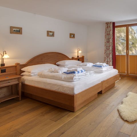 Relax in the stylish bedroom
