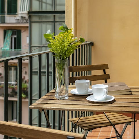 Open the doors and feel the sweet Roman breeze from the balcony