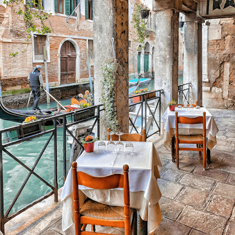 Savour delicious Italian meals in traditional restaurants