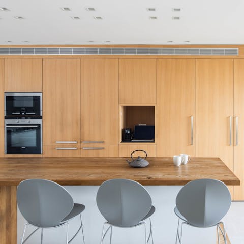 Start your morning with a fresh coffee at the breakfast bar