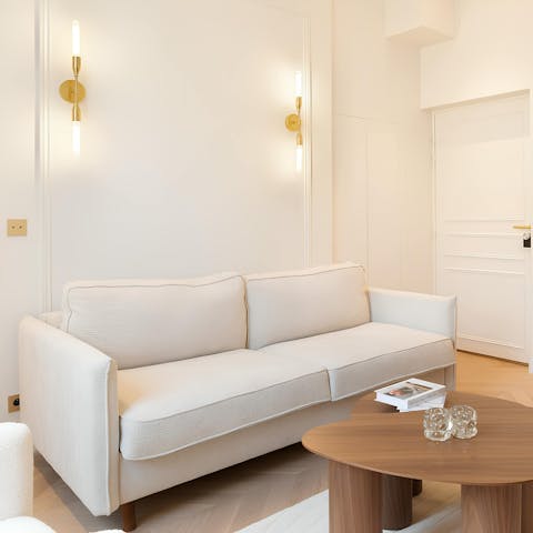 Relax on the sofa with a glass of Champagne after a busy day seeing the sights
