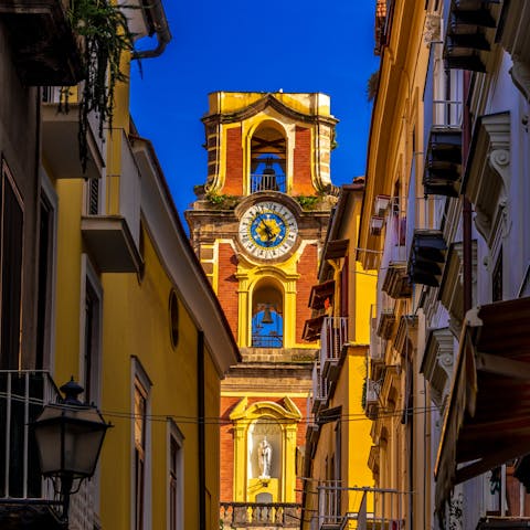 Explore the 14th-century churches tucked down the narrow alleys
