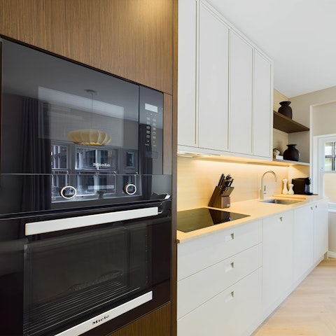 Whip up a full English breakfast in the kitchenette