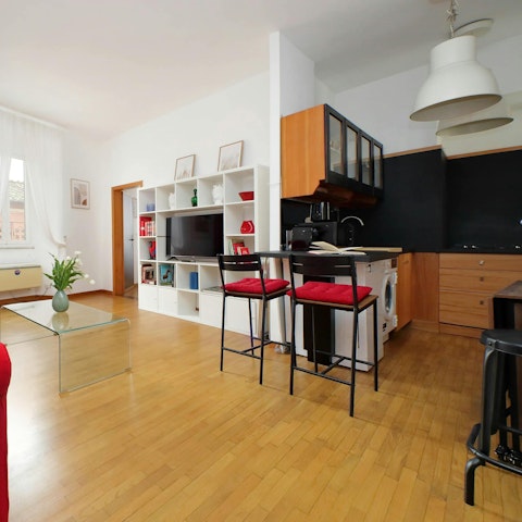 Enjoy coffee and croissants at the breakfast bar before a day of sightseeing