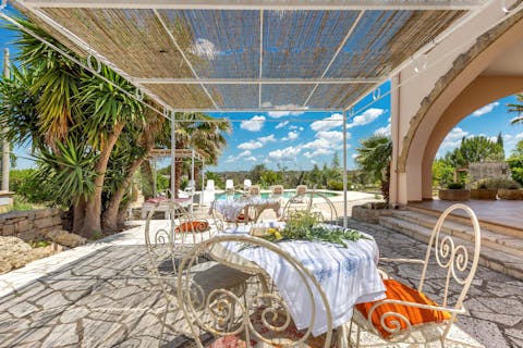 Dine alfresco under the shade of the pergola