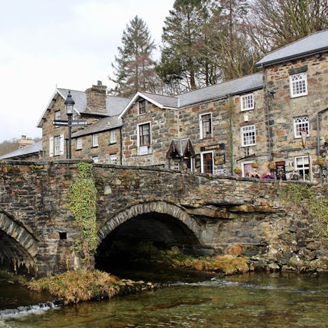 Explore the north Cotswolds and visit nearby Cheltenham