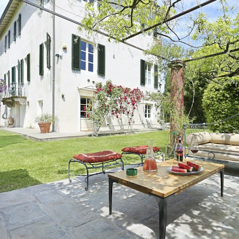 Stretch out in the sunshine in the beautiful garden