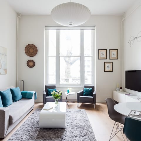 Relax and unwind in the light and bright living area – it's the perfect respite after a day exploring London