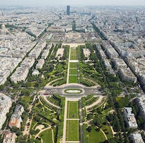 Walk around Parc du Champs de Mars