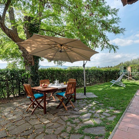 Enjoy an alfresco breakfast in the private garden