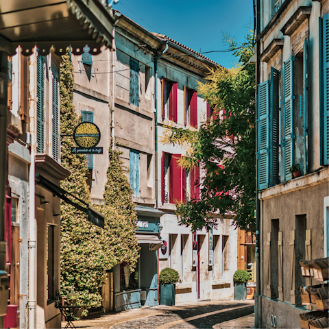 Enjoy sightseeing in Saint Rémy de Provence – a short drive away