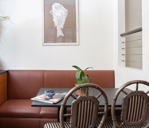 The breakfast table and leather booth