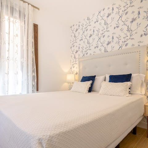Wake up in the comfortable bedroom feeling rested and ready for another day of Granada sightseeing