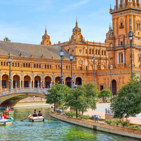 Spend a day discovering the Plaza de España