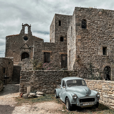 Discover Saignon, a fifteen-minute walk away