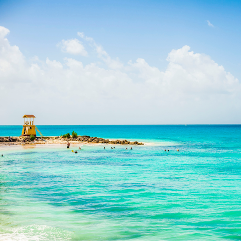 Explore the beaches, swish restaurants, and bustling nightlife of Saint James