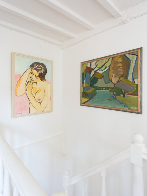 Standout artwork with a romantic touch