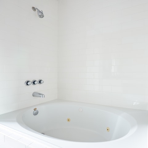 Soothe tired muscles in the jetted bathtub
