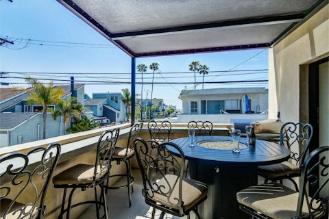 Set the table ready for an alfresco brunch
